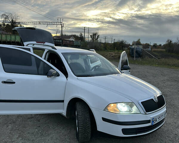 Шкода Октавия 2006 в Радивилове на Automoto.ua Белый Шкода Октавия, объемом двигателя 1.9 л и пробегом 332 тыс. км за 5500 $, фото 3 на Automoto.ua