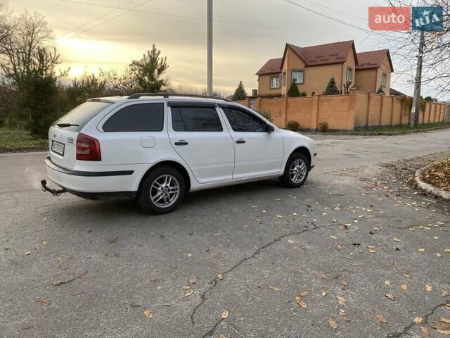 Белый Шкода Октавия, объемом двигателя 1.6 л и пробегом 261 тыс. км за 5950 $, фото 5 на Automoto.ua