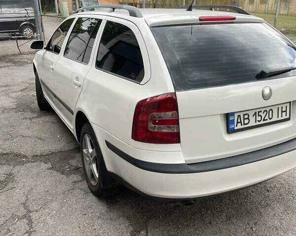 Белый Шкода Октавия, объемом двигателя 1.97 л и пробегом 230 тыс. км за 6200 $, фото 2 на Automoto.ua