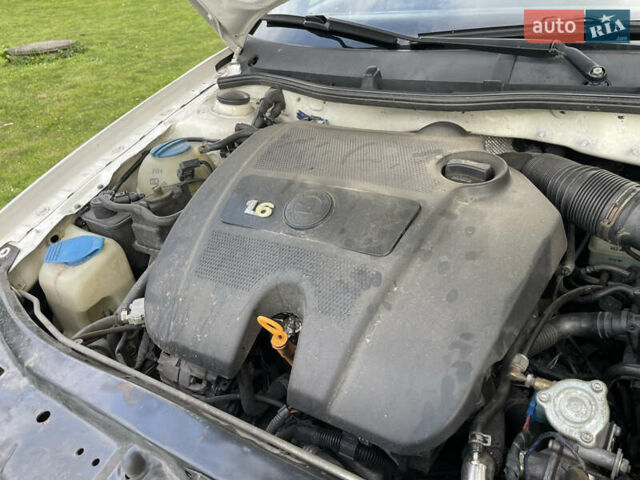 Белый Шкода Октавия, объемом двигателя 1.6 л и пробегом 400 тыс. км за 3270 $, фото 16 на Automoto.ua