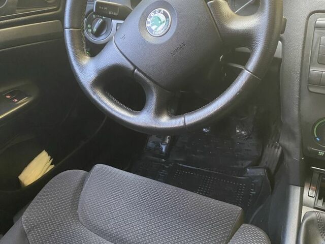 Белый Шкода Октавия, объемом двигателя 1.6 л и пробегом 231 тыс. км за 5950 $, фото 16 на Automoto.ua