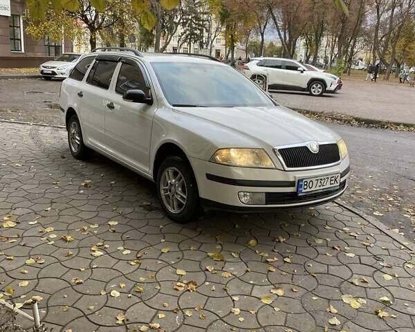 Белый Шкода Октавия, объемом двигателя 1.6 л и пробегом 261 тыс. км за 5950 $, фото 12 на Automoto.ua