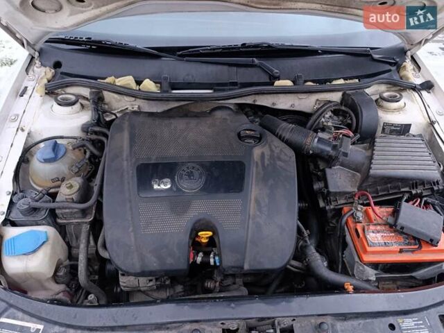 Белый Шкода Октавия, объемом двигателя 1.6 л и пробегом 286 тыс. км за 4350 $, фото 12 на Automoto.ua