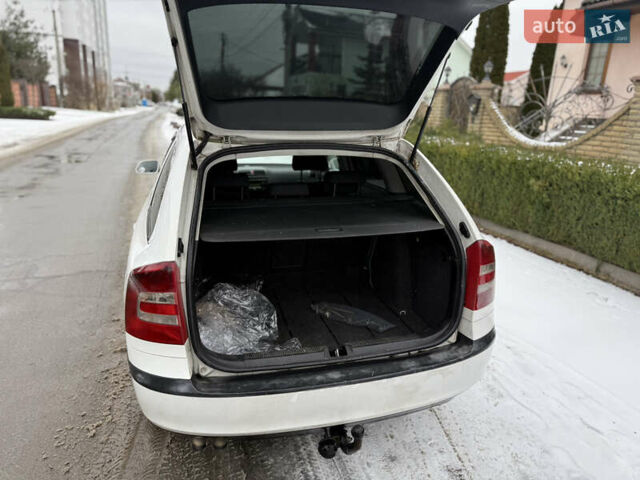 Білий Шкода Октавія, об'ємом двигуна 1.9 л та пробігом 300 тис. км за 2950 $, фото 9 на Automoto.ua