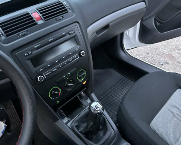 Шкода Октавия 2006 в Радивилове на Automoto.ua Белый Шкода Октавия, объемом двигателя 1.9 л и пробегом 332 тыс. км за 5500 $, фото 10 на Automoto.ua