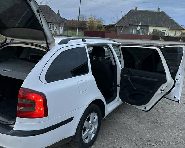 Шкода Октавия 2006 в Радивилове на Automoto.ua Белый Шкода Октавия, объемом двигателя 1.9 л и пробегом 332 тыс. км за 5500 $, фото 7 на Automoto.ua