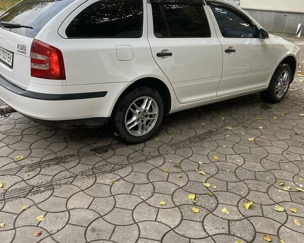 Белый Шкода Октавия, объемом двигателя 1.6 л и пробегом 261 тыс. км за 5950 $, фото 13 на Automoto.ua