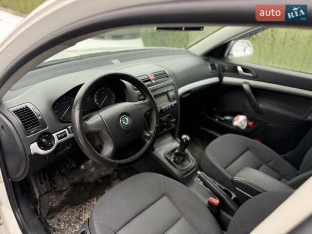 Білий Шкода Октавія, об'ємом двигуна 1.9 л та пробігом 300 тис. км за 2950 $, фото 7 на Automoto.ua