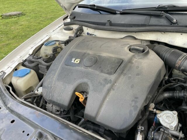 Білий Шкода Октавія, об'ємом двигуна 1.6 л та пробігом 400 тис. км за 3250 $, фото 6 на Automoto.ua