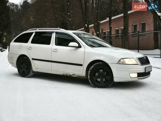 Белый Шкода Октавия, объемом двигателя 1.9 л и пробегом 327 тыс. км за 5300 $, фото 3 на Automoto.ua