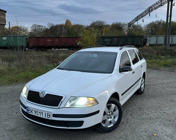 Шкода Октавия 2006 в Радивилове на Automoto.ua Белый Шкода Октавия, объемом двигателя 1.9 л и пробегом 332 тыс. км за 5500 $, фото 16 на Automoto.ua