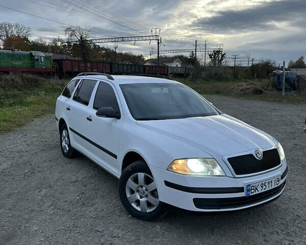 Шкода Октавия 2006 в Радивилове на Automoto.ua Белый Шкода Октавия, объемом двигателя 1.9 л и пробегом 332 тыс. км за 5500 $, фото 21 на Automoto.ua