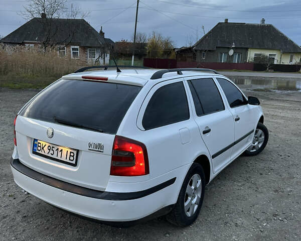 Шкода Октавия 2006 в Радивилове на Automoto.ua Белый Шкода Октавия, объемом двигателя 1.9 л и пробегом 332 тыс. км за 5500 $, фото 12 на Automoto.ua