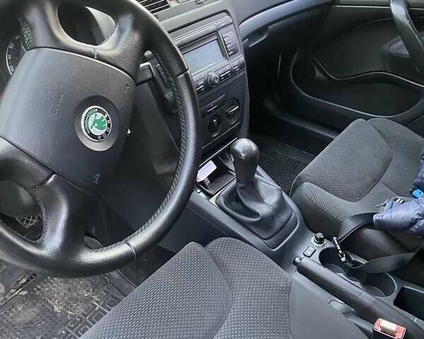 Белый Шкода Октавия, объемом двигателя 1.6 л и пробегом 261 тыс. км за 5950 $, фото 7 на Automoto.ua