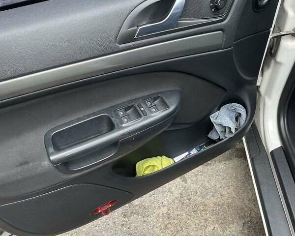 Белый Шкода Октавия, объемом двигателя 1.97 л и пробегом 230 тыс. км за 6200 $, фото 4 на Automoto.ua