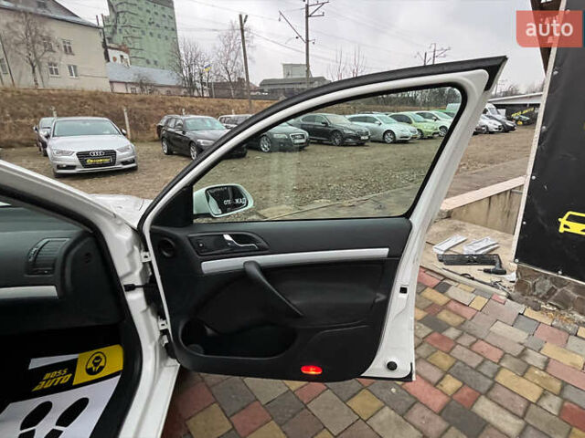 Білий Шкода Октавія, об'ємом двигуна 2 л та пробігом 283 тис. км за 5900 $, фото 21 на Automoto.ua