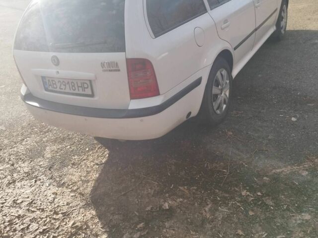 Белый Шкода Октавия, объемом двигателя 1 л и пробегом 280 тыс. км за 4600 $, фото 1 на Automoto.ua