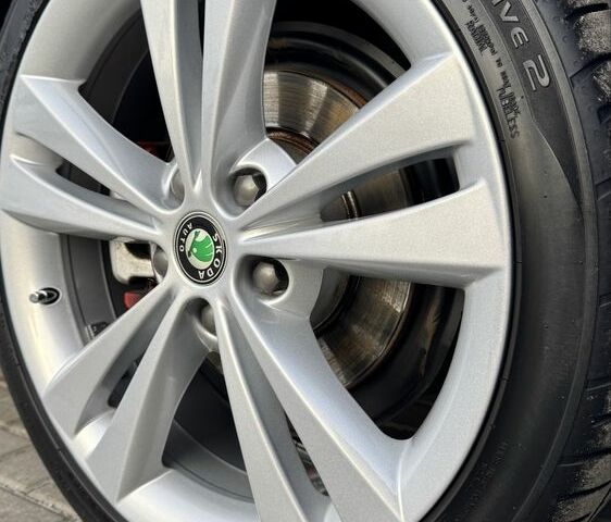 Белый Шкода Октавия, объемом двигателя 2 л и пробегом 280 тыс. км за 9300 $, фото 19 на Automoto.ua