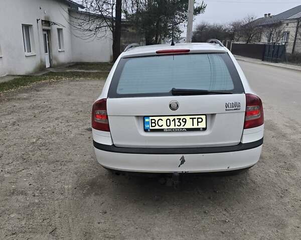 Білий Шкода Октавія, об'ємом двигуна 1.6 л та пробігом 236 тис. км за 5500 $, фото 4 на Automoto.ua