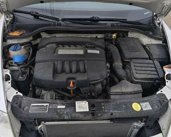 Білий Шкода Октавія, об'ємом двигуна 1.6 л та пробігом 236 тис. км за 5500 $, фото 9 на Automoto.ua