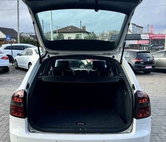 Белый Шкода Октавия, объемом двигателя 2 л и пробегом 280 тыс. км за 9300 $, фото 5 на Automoto.ua