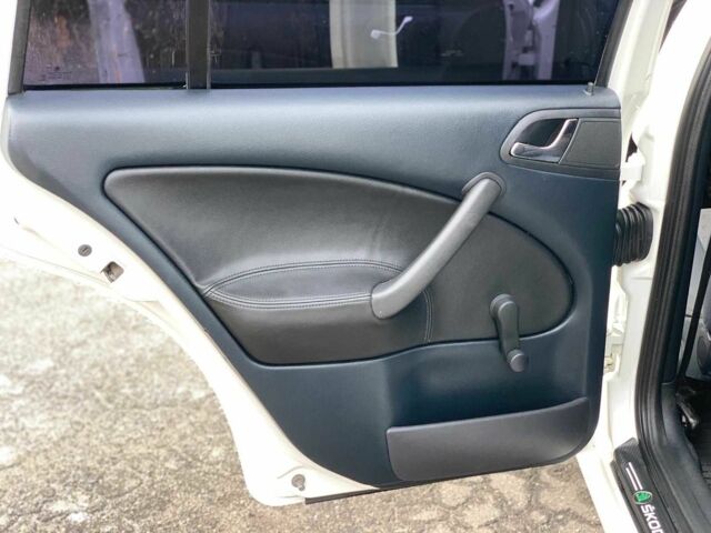 Белый Шкода Октавия, объемом двигателя 1.6 л и пробегом 168 тыс. км за 5940 $, фото 18 на Automoto.ua