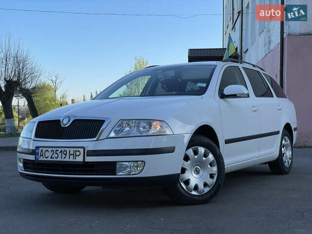 Білий Шкода Октавія, об'ємом двигуна 1.6 л та пробігом 237 тис. км за 5750 $, фото 20 на Automoto.ua
