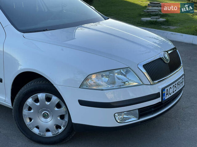Білий Шкода Октавія, об'ємом двигуна 1.6 л та пробігом 237 тис. км за 5750 $, фото 2 на Automoto.ua