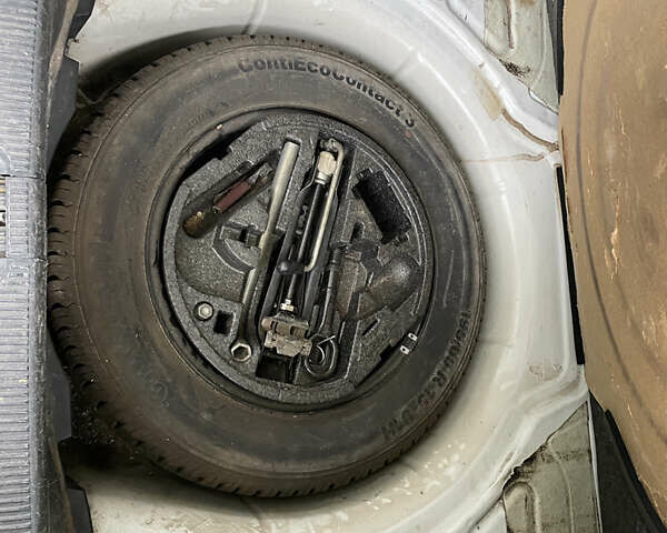 Белый Шкода Октавия, объемом двигателя 1.6 л и пробегом 221 тыс. км за 6200 $, фото 9 на Automoto.ua