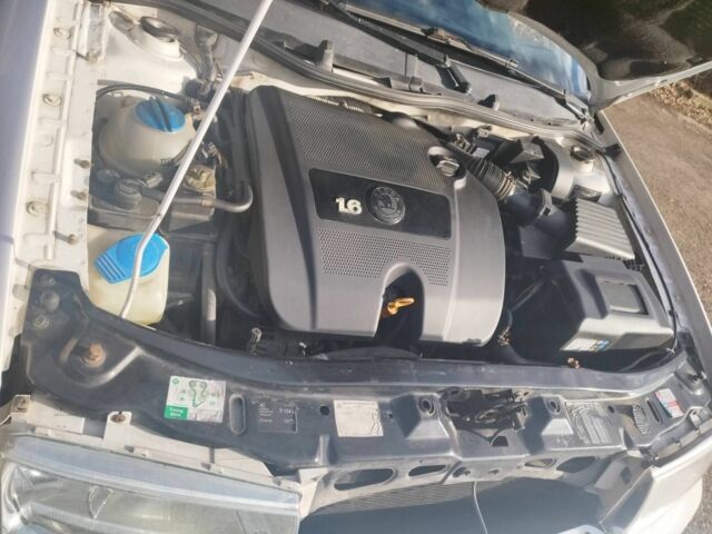 Белый Шкода Октавия, объемом двигателя 1 л и пробегом 280 тыс. км за 4600 $, фото 5 на Automoto.ua