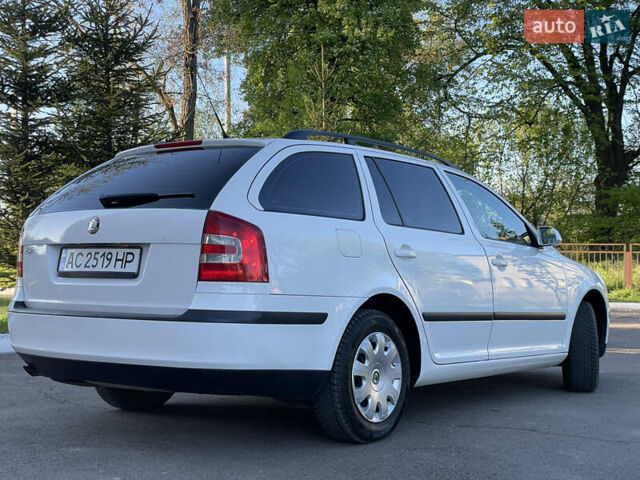 Білий Шкода Октавія, об'ємом двигуна 1.6 л та пробігом 237 тис. км за 5750 $, фото 6 на Automoto.ua
