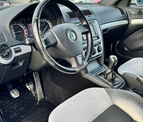 Белый Шкода Октавия, объемом двигателя 2 л и пробегом 280 тыс. км за 9300 $, фото 10 на Automoto.ua