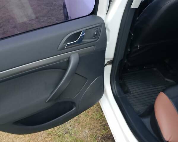 Белый Шкода Октавия, объемом двигателя 2 л и пробегом 250 тыс. км за 4450 $, фото 20 на Automoto.ua