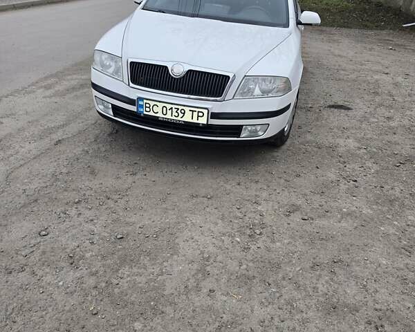 Білий Шкода Октавія, об'ємом двигуна 1.6 л та пробігом 236 тис. км за 5500 $, фото 1 на Automoto.ua