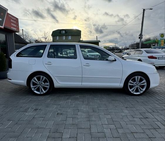 Белый Шкода Октавия, объемом двигателя 2 л и пробегом 280 тыс. км за 9300 $, фото 2 на Automoto.ua