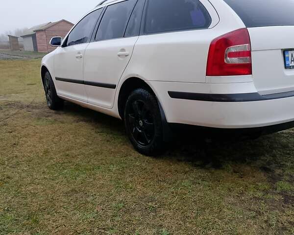 Белый Шкода Октавия, объемом двигателя 2 л и пробегом 250 тыс. км за 4450 $, фото 24 на Automoto.ua