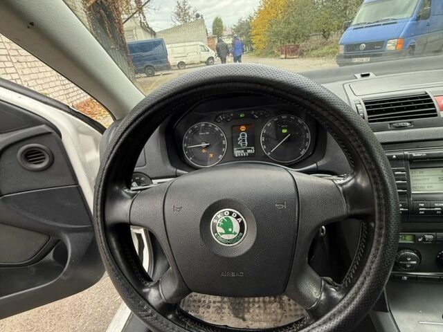 Білий Шкода Октавія, об'ємом двигуна 0 л та пробігом 300 тис. км за 3250 $, фото 7 на Automoto.ua