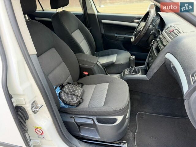 Білий Шкода Октавія, об'ємом двигуна 1.9 л та пробігом 258 тис. км за 5200 $, фото 34 на Automoto.ua