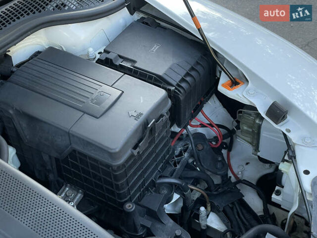 Білий Шкода Октавія, об'ємом двигуна 1.6 л та пробігом 237 тис. км за 5750 $, фото 35 на Automoto.ua