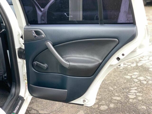 Белый Шкода Октавия, объемом двигателя 1.6 л и пробегом 168 тыс. км за 5940 $, фото 16 на Automoto.ua