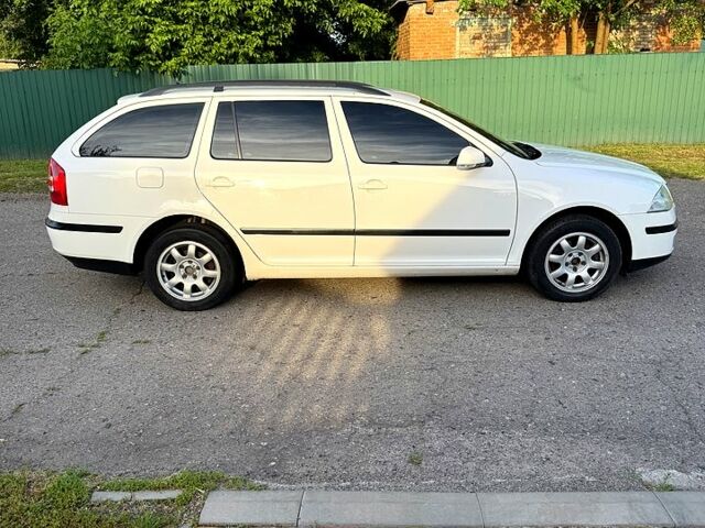 Білий Шкода Октавія, об'ємом двигуна 1.6 л та пробігом 0 тис. км за 5100 $, фото 3 на Automoto.ua