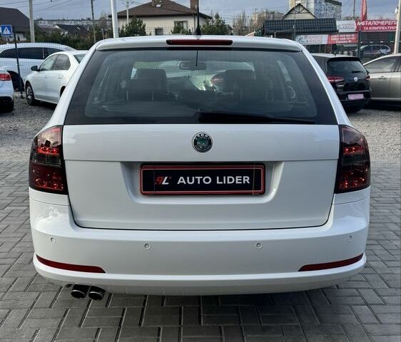Белый Шкода Октавия, объемом двигателя 2 л и пробегом 280 тыс. км за 9300 $, фото 4 на Automoto.ua