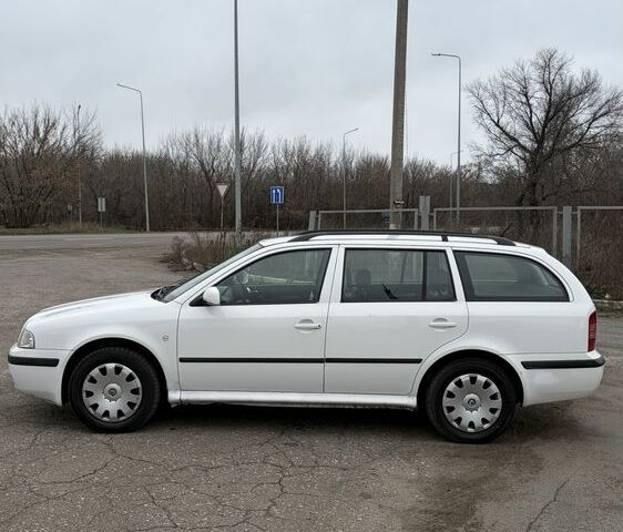 Белый Шкода Октавия, объемом двигателя 2 л и пробегом 300 тыс. км за 2150 $, фото 6 на Automoto.ua