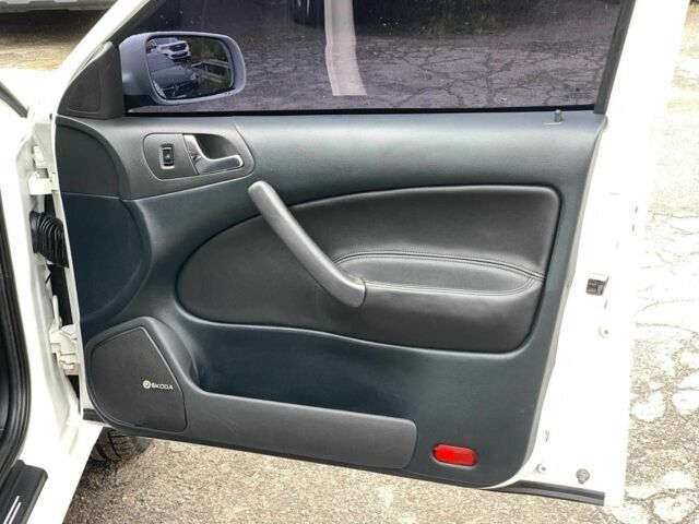 Белый Шкода Октавия, объемом двигателя 1.6 л и пробегом 168 тыс. км за 5940 $, фото 17 на Automoto.ua