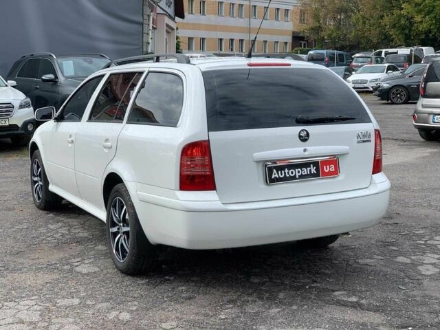 Белый Шкода Октавия, объемом двигателя 1.6 л и пробегом 168 тыс. км за 5940 $, фото 6 на Automoto.ua