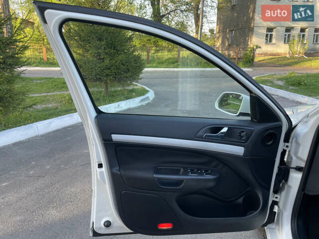 Білий Шкода Октавія, об'ємом двигуна 1.6 л та пробігом 237 тис. км за 5750 $, фото 44 на Automoto.ua
