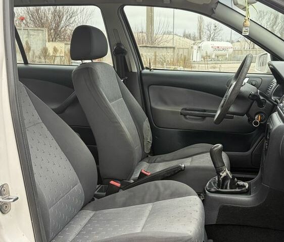 Белый Шкода Октавия, объемом двигателя 2 л и пробегом 300 тыс. км за 2150 $, фото 15 на Automoto.ua