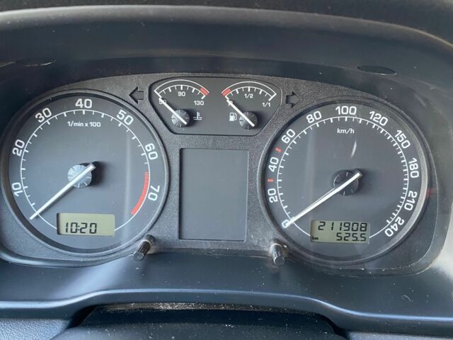 Білий Шкода Октавія, об'ємом двигуна 1.6 л та пробігом 212 тис. км за 6000 $, фото 3 на Automoto.ua