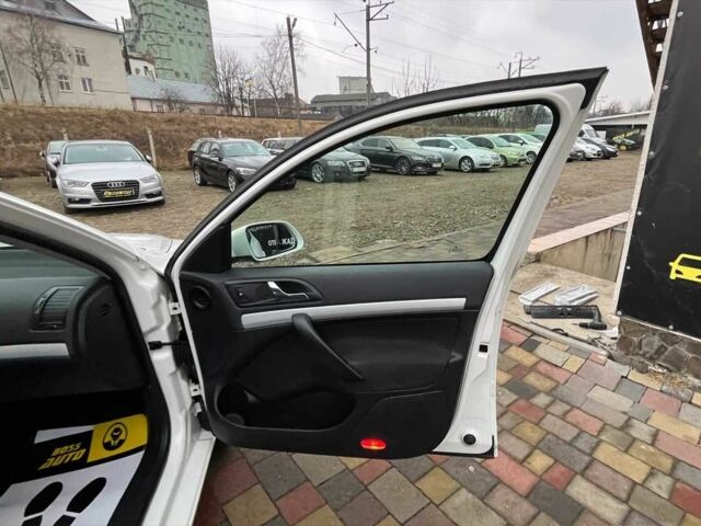 Білий Шкода Октавія, об'ємом двигуна 2 л та пробігом 283 тис. км за 5999 $, фото 21 на Automoto.ua