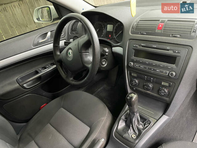 Белый Шкода Октавия, объемом двигателя 1.6 л и пробегом 221 тыс. км за 6200 $, фото 7 на Automoto.ua